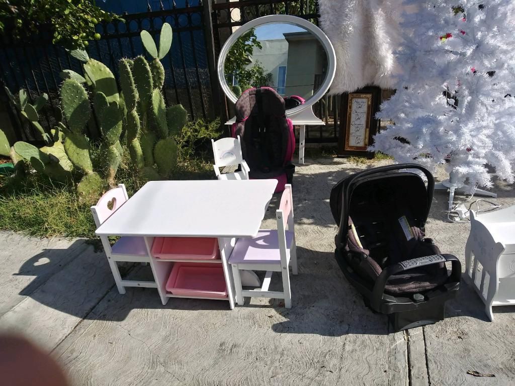 White little table with mini drawers on bottom & car seat