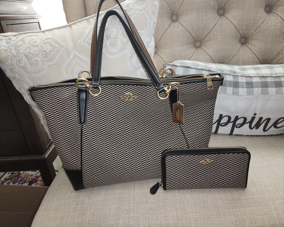 New Coach Black/gold pattern tote with matching wallet