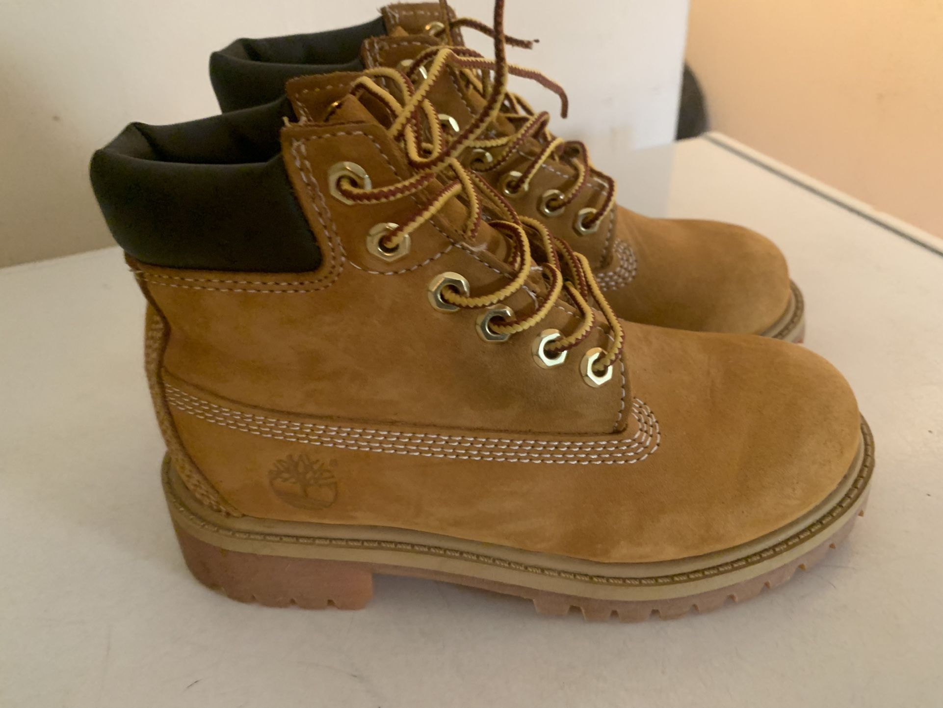 Brown Timberland Weak Boots kids Wore Once Still Look Brand New