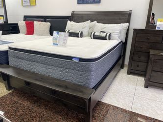 Rustic Queen Bed Set, 4 Pieces.