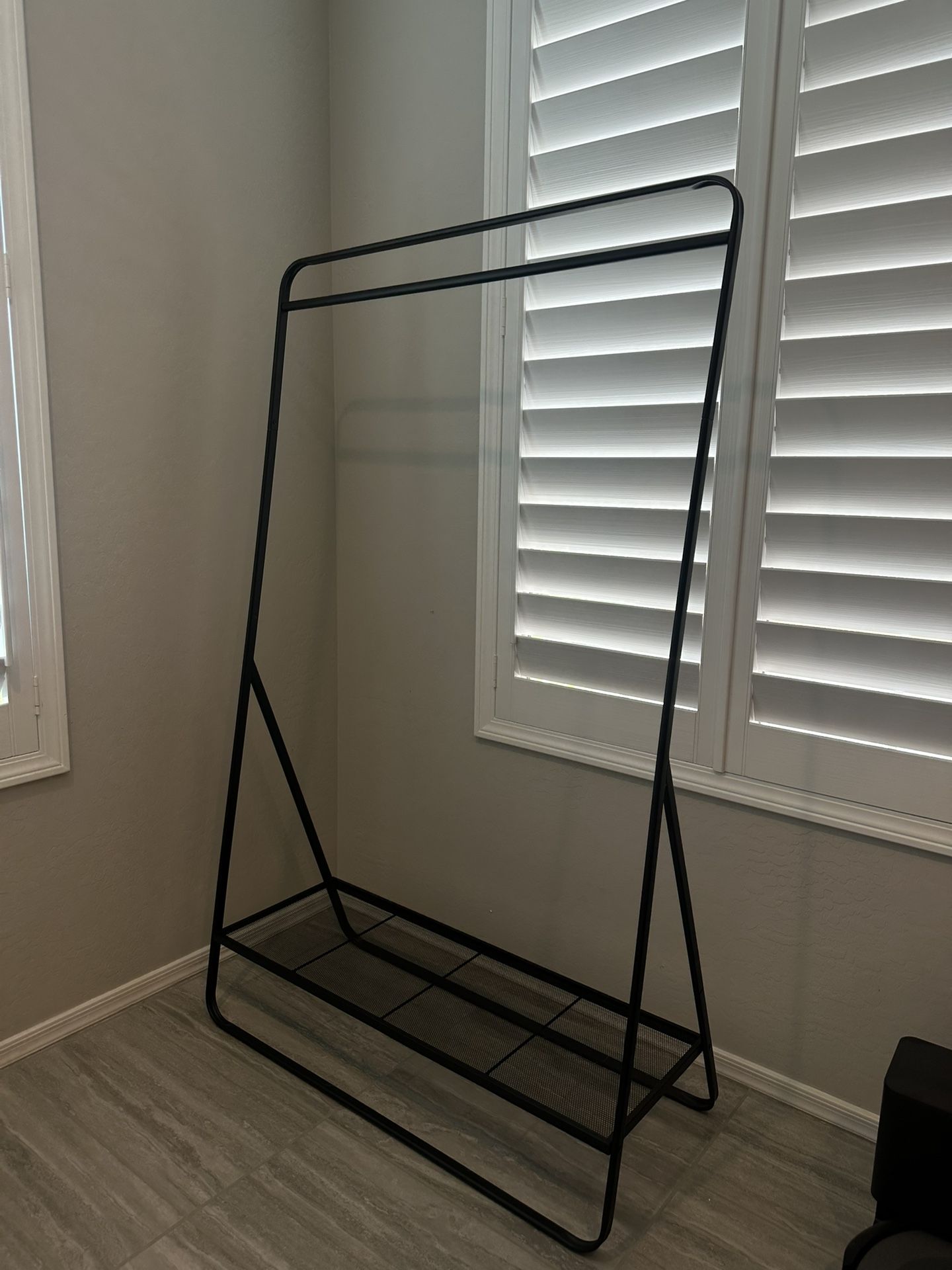 Metal Garment Rack (black)