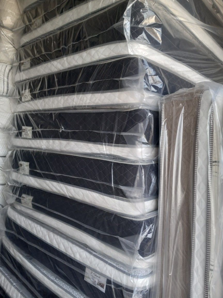 ✨️Mattress✨️
?️Pillow top
?️All sizes available
?️12\