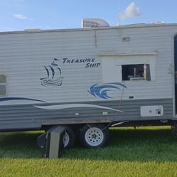2004 Fleetwood Treasure ship
