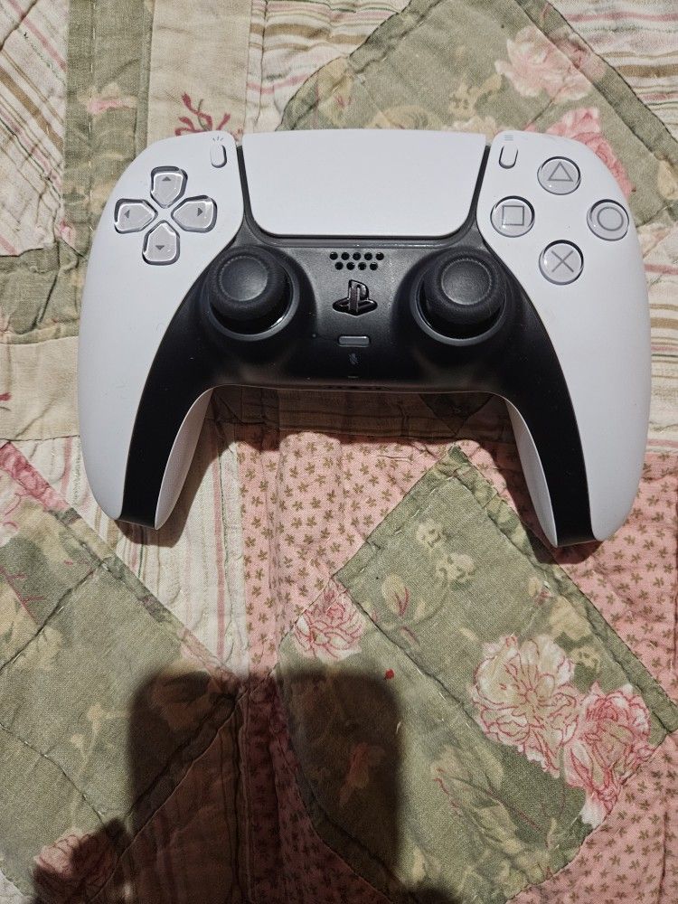 PS 5 CONTROLLER 