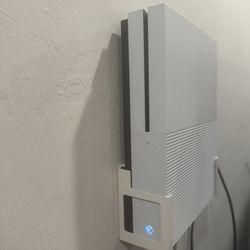 Xbox 1S With Games And Controllers