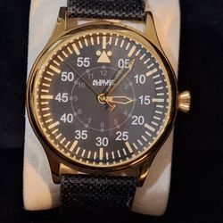 August Steiner Mens Quartz Watch.   Worn Once Like New Condition.   Big Onion Crown.