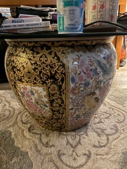 Chinese table /vase