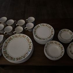Noritake Progressive China Japan Homecoming Dinner Set (#9002)