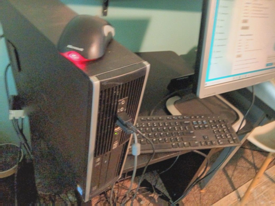 Ho Computer With Monitor