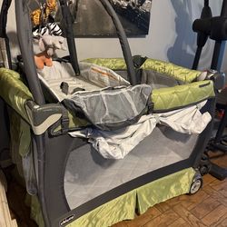 Baby Chicco Pack n play portable playard