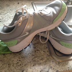 Nike shoes mix size 8