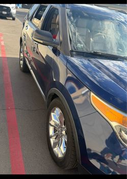 Ford Explorer SUV – Navy Blue