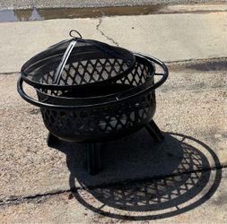 30"Inch Round Wood-Burning Fire Pit in Black
