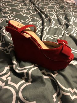 Red Bow Wedges