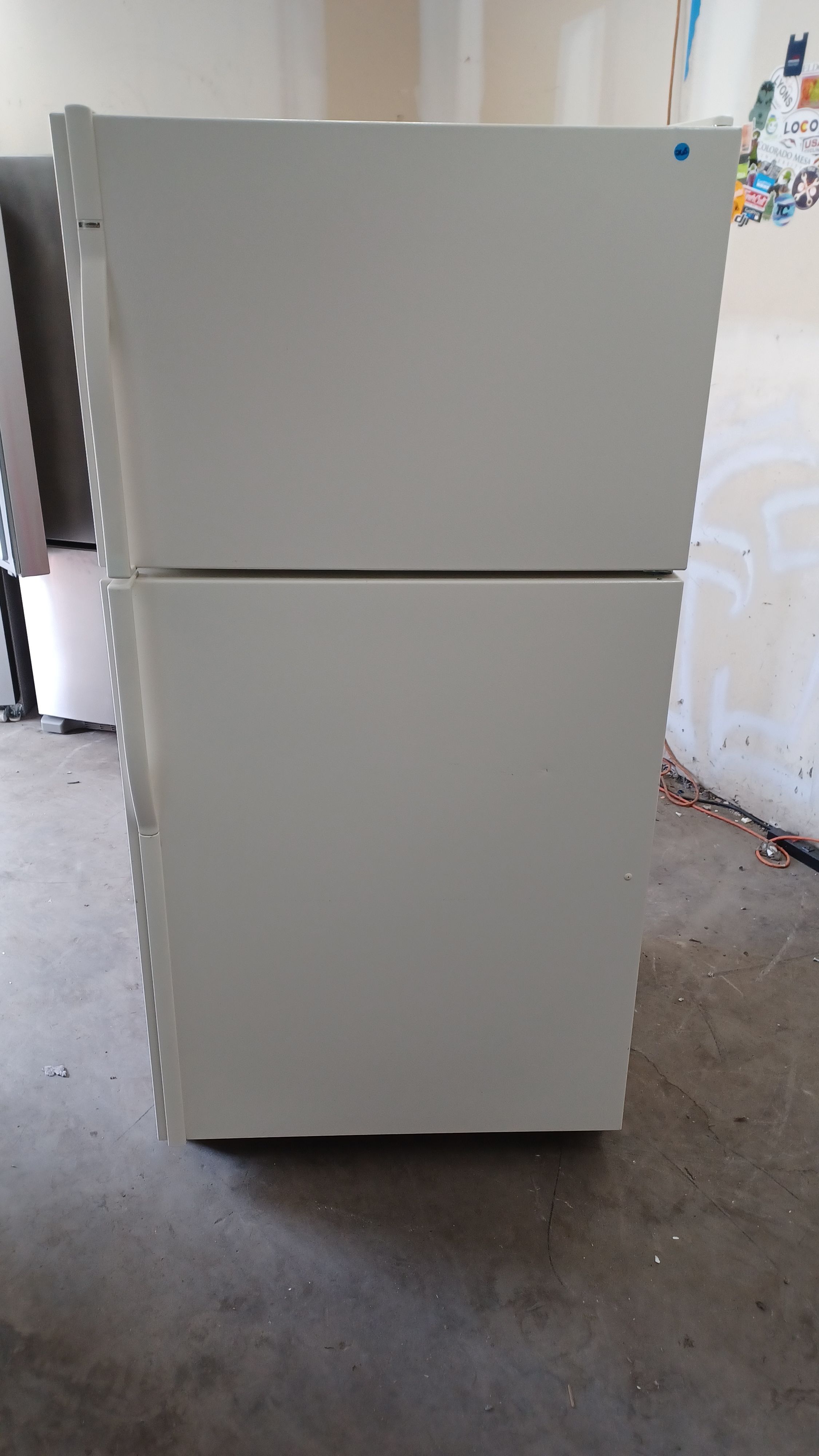 Kenmore 32.5 top freezer refrigerator