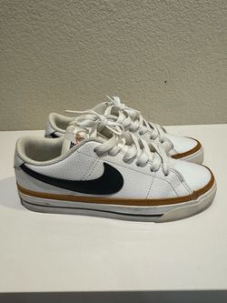Womens Nike  size 6.5