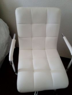 Brand new white makeup chair 50