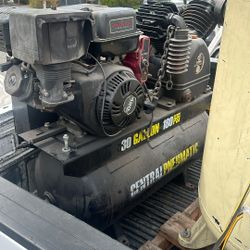 Central Pneumatic 30 Gallon Compressor 