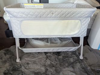 *Like New* Bassinet Bedside Sleeper for Baby, 2 in 1 Baby Crib for Newborn, Bedside Bassinet with 4 Auto-Lock Wheels & Adjustable Height, Breathable M