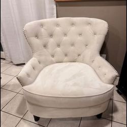 Barrel accent chair