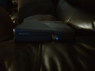 Xbox 360 With Kinetic And Remote
