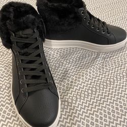 KOOLABURRA (By UGG)  BLACK BOOTS 