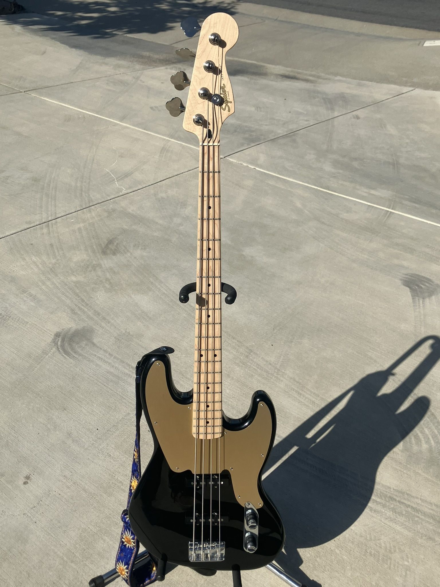 Paranormal Squier Jazz Bass With Gig Bag