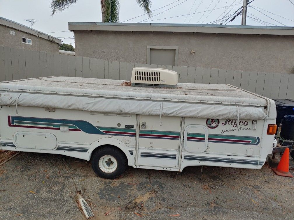 Jayco pop up camper 1994..needs work new cables needed. Wont raise up..$900 ..takes it