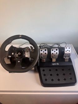 Logitech G920 Driving Force Racing Wheel + Pedals