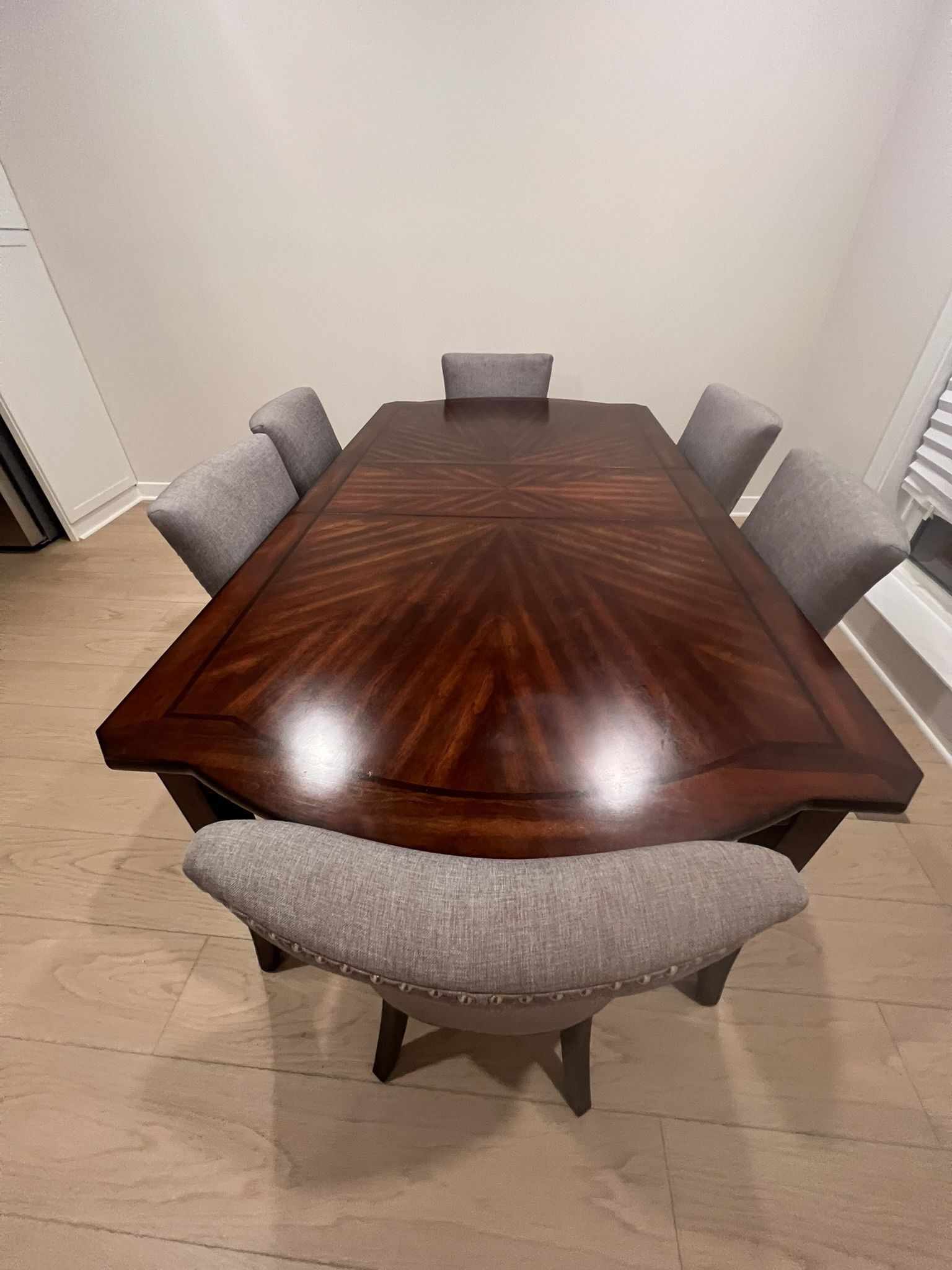 Dining Table with 6 chairs (Extendable)