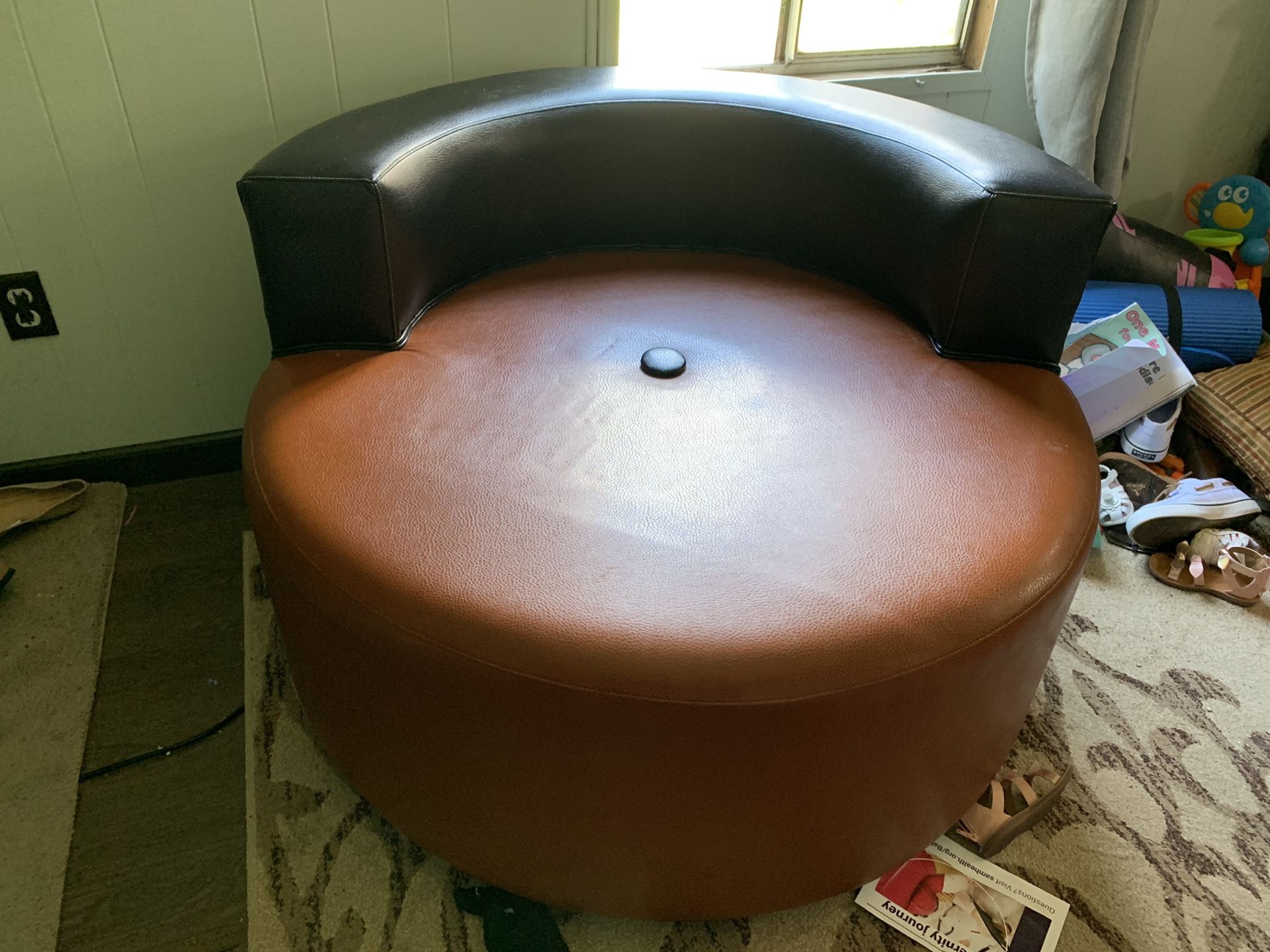 Round ottoman/chair