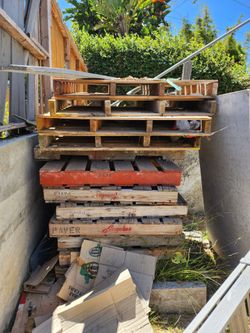 Free wood pallets