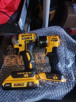 Firm Price🛑 Dewalt 20v Xr used impact drive w battery & flash light. Impacto pila y luz Precio Fijo🛑