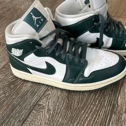 Air Jordan 1 Mid Size 10 Women’s, 8 Men’s