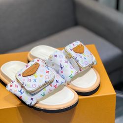 Louis Vuitton Must-have slippers in summer