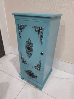 Bathroom cabinet