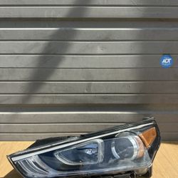 HYUNDAI IONIC HYBRID OEM LEFT DRIVER HEADLIGHT 2017-2019