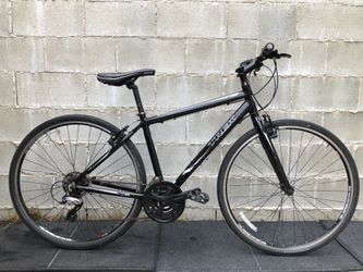 trek 7.1 fx hybrid bicycle Shimano Acera 2020 and kickstands allow you to customise the bike for commuting Trek 7.1 Fx Hybrid -