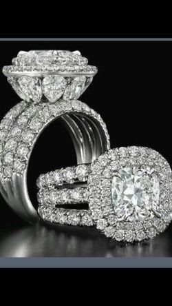 Woman’s Cubic zirconia Silver ring size 6