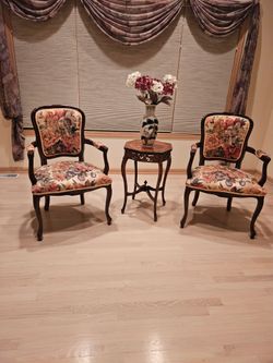 Decorative chairs set