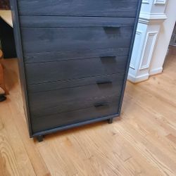 Dresser Solid Heavy Well Made.. Never Used..spare Room 