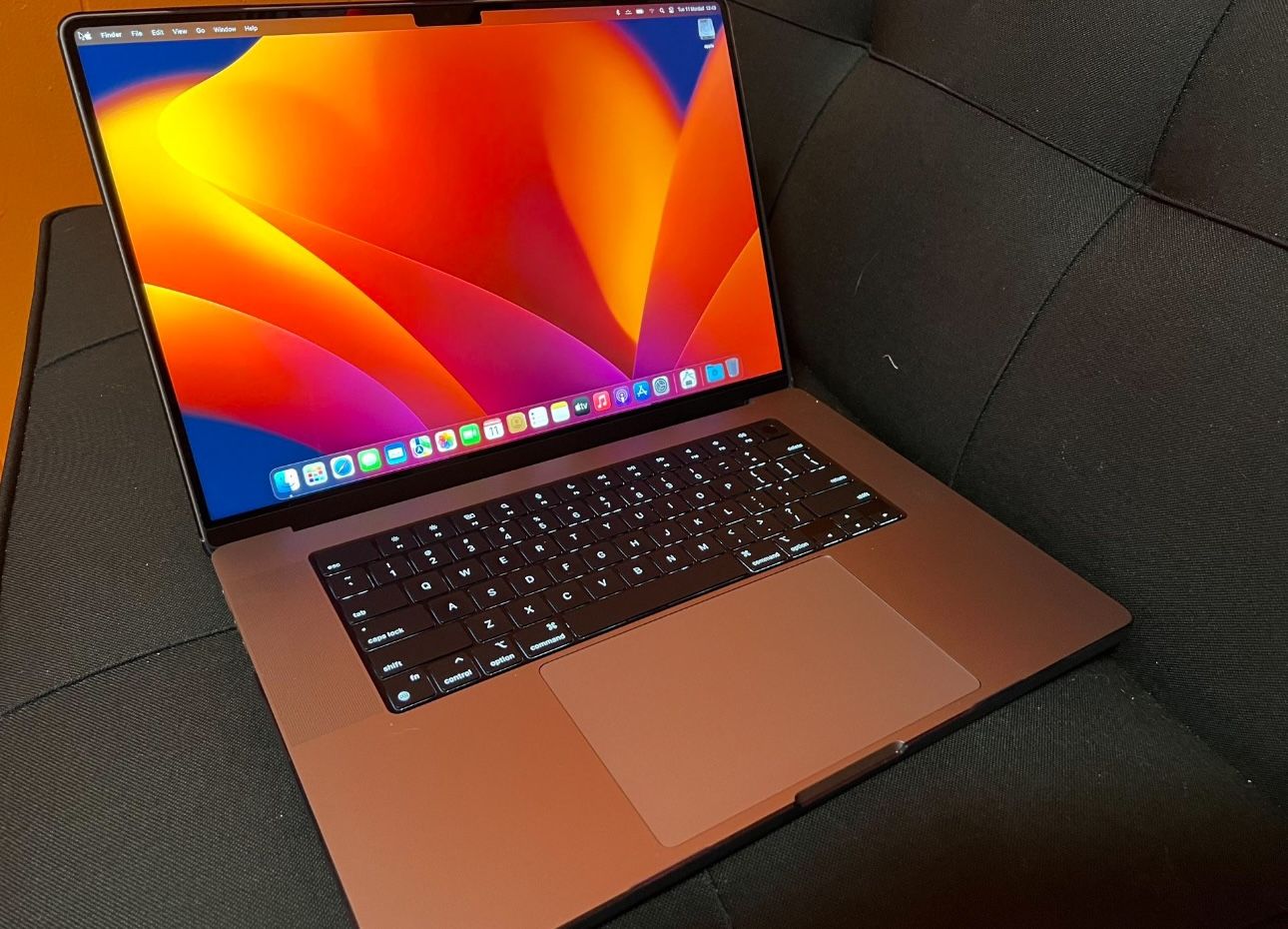 Apple MacBook Pro 16 Inch M2 Pro Chip 16ram 512gb Flash Hard Drive Perfect Condition 100 Cycle Count