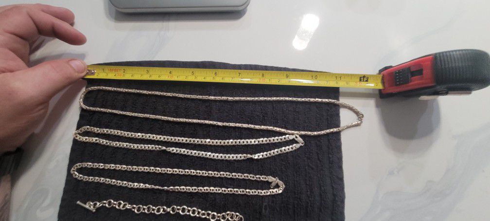 2.6 Oz Of Sterling Silver Necklaces And Bracelet 