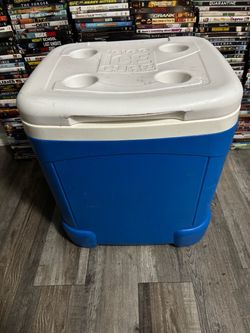 Igloo Ice Cube 60 Qt Roller Cooler with Wheels. Used