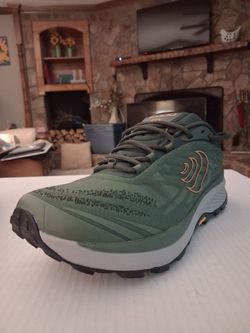(Size 10) Men's, Like New, Topo Athletic Pursuit 2 high-performance trail running and hiking shoes.