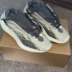 yeezy 700 v3 size 9.5