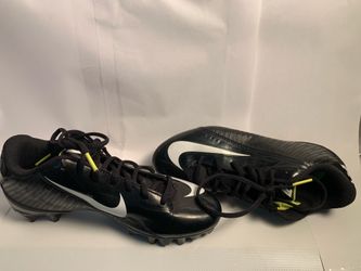 Women soccer shoes made by Nike