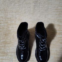 Rare DKNY Hayley Black Ankle Boots Block Heel Combat Lace Up Side Zip girls Size 12
