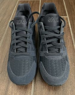 Men’s ASICS size 9 Authentic Like New