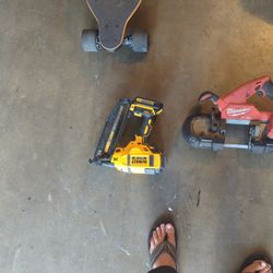 DeWalt XR 16 G 2.5 Pin Nailer 
